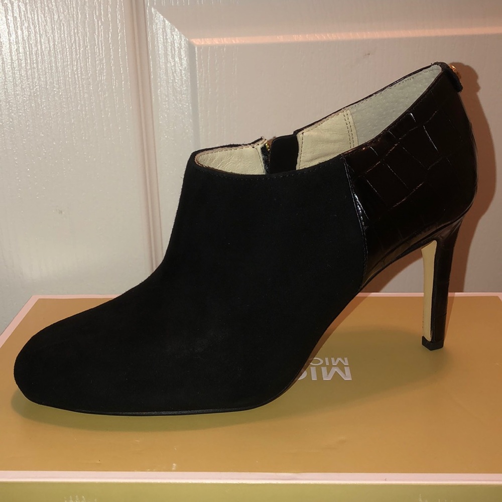 New Michael Kors Sammy ankle boot black suede shoe